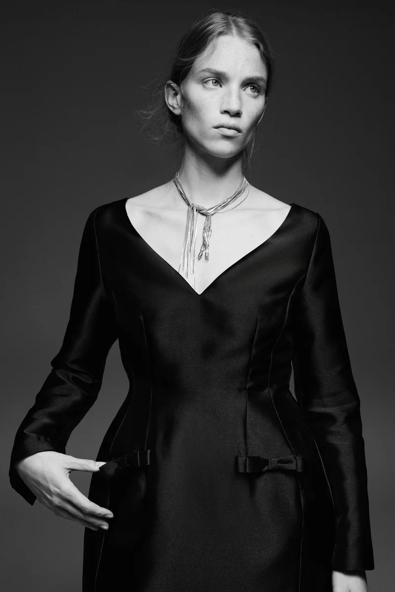 اتش اند ام فستان من التويل بقصّة الساعة الرملية