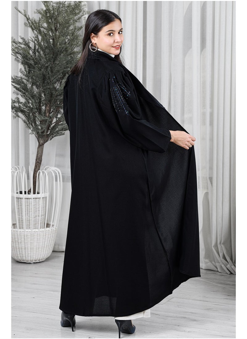 ألوان الجمال عباية باللون الأسود مميزة بتطريز من الكتف  - Image 3