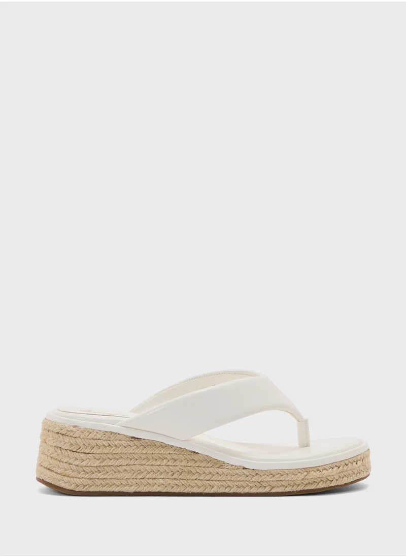 جينجر Thong Detail Mid Wedge Sandal