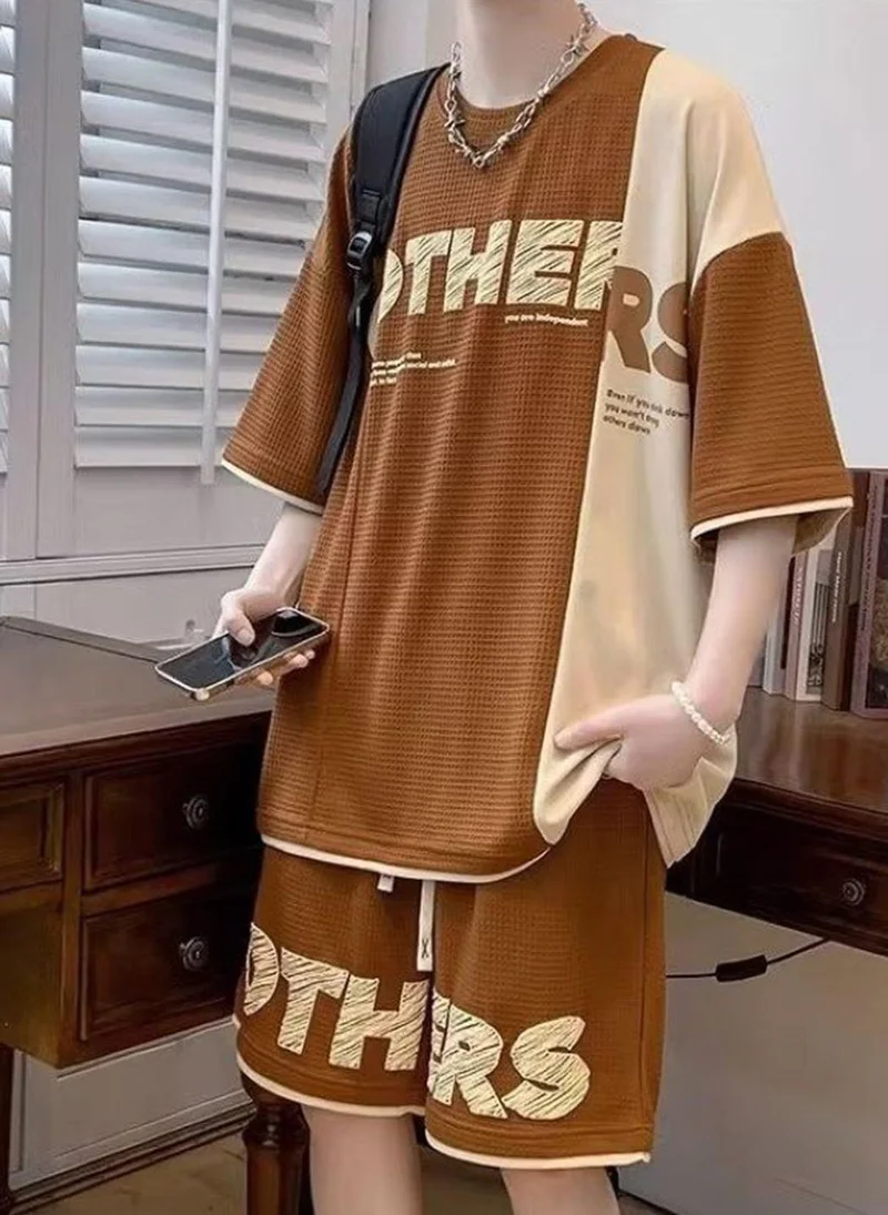 يونيكي Brown Colourblocked Typography Printed Casual T-Shirt With Shorts