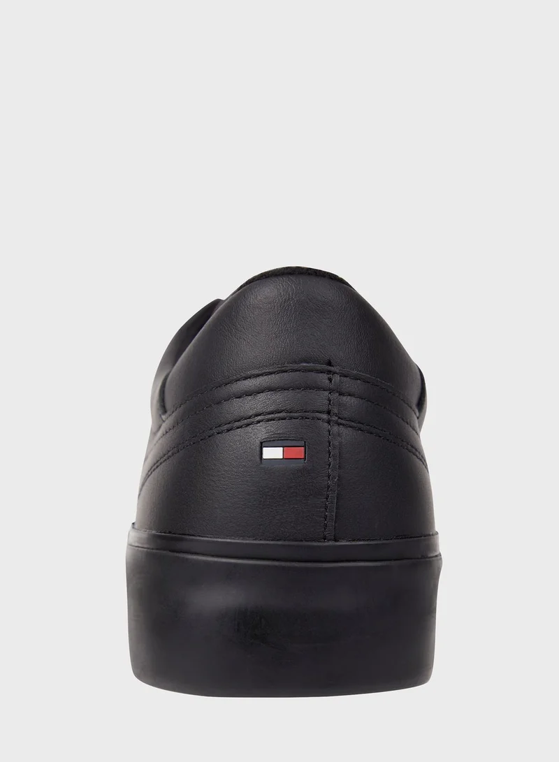 TOMMY HILFIGER Logo Low Top Sneakers
