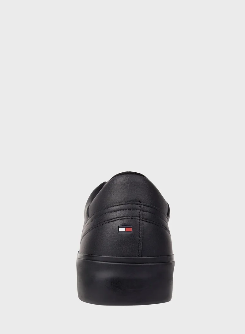 TOMMY HILFIGER Logo Low Top Sneakers