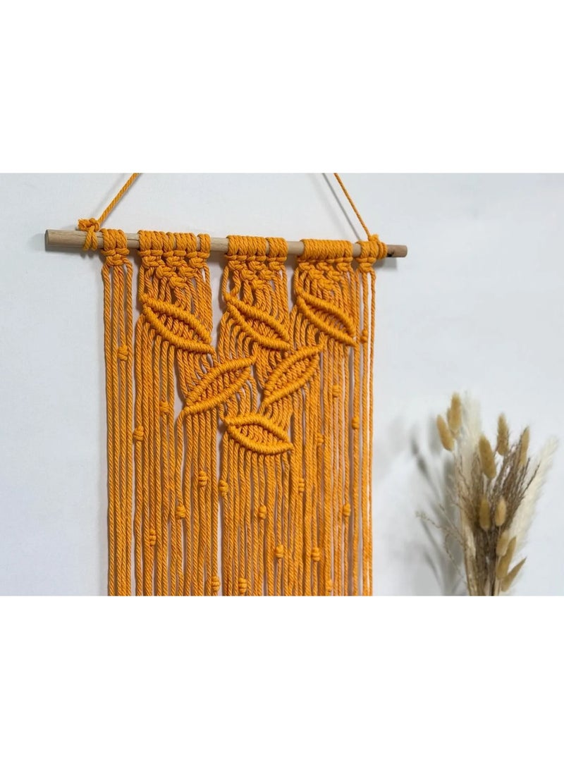 انتيكيانو قطعة مكرمية بوهيمية – لمسة فنية تنبض بالطبيعة تجمع هذه القطعة بين جمال التصميم البوهيمي ودفء الخيوط الطبيعية المنسوجة يدويًا، ما يجعلها إضافة مثالية لأي مساحة تبحث عن لمسة من البساطة والأناقة. سواء في غرفة المعيشة، غرفة النوم أو المدخل، تضيف هذه المكرمية سحرًا ناعمًا يلفت الأنظار. - Image 2