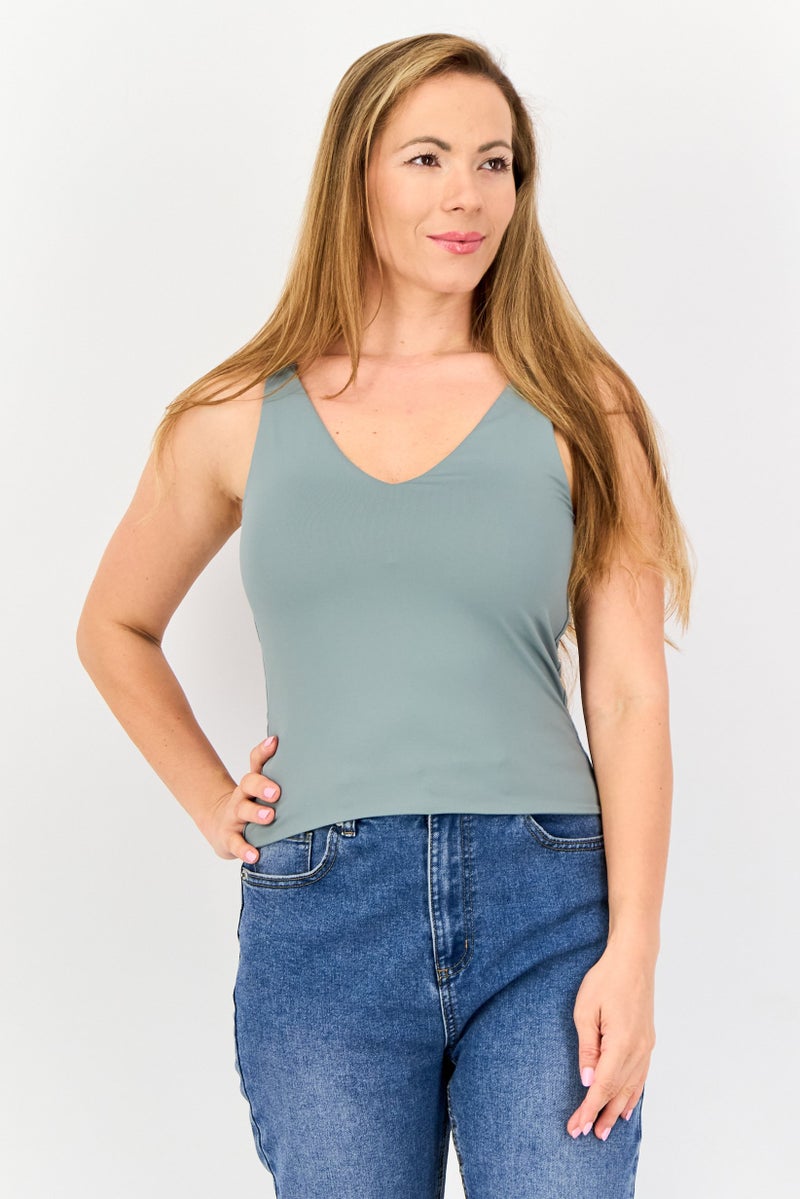 bebe بلوزة نسائية بدون أكمام على شكل حرف V، زيتون فاتح - Image 1