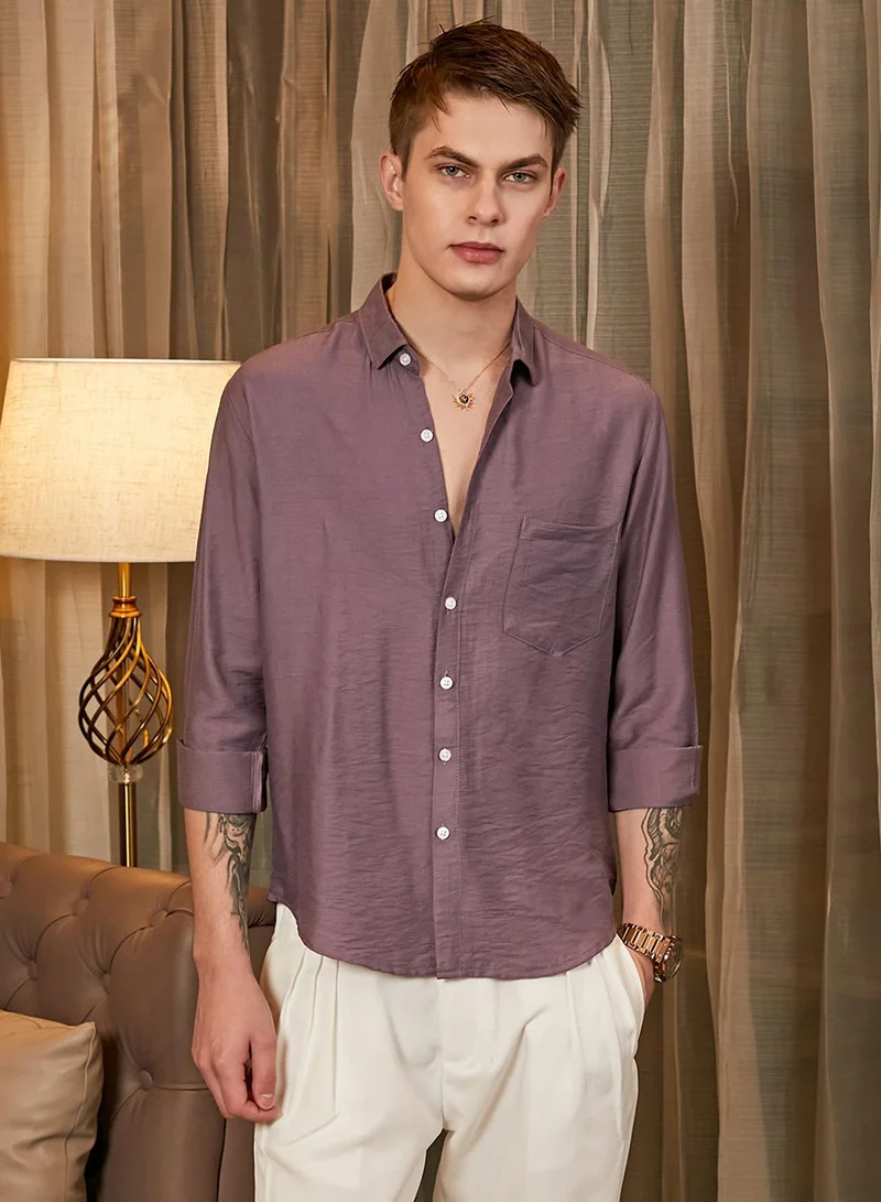 Campus Sutra Men's Grape Purple Breezy Wrinked Relaxed Shirt For Casual Wear | Spread Collar | Long Cuffed Sleeves | Button Closure | Shirt Crafted With Comfort Fit For Everyday Wear
