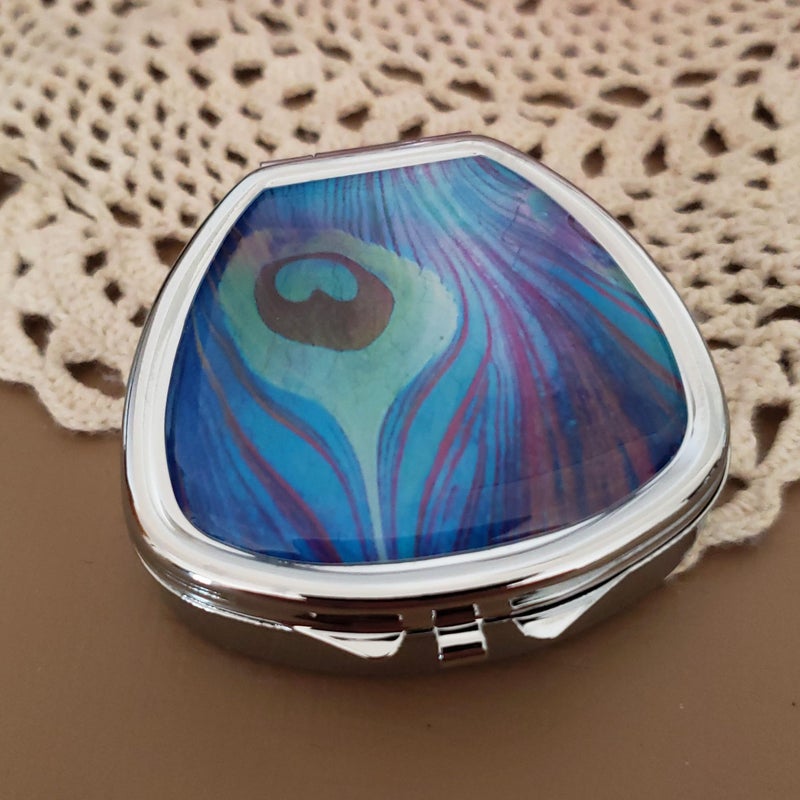 Houder Designer Pill Box - Decorative Pill Case with Gift Box - Carry Your Meds in Style (Peacock Feather) - Image 4