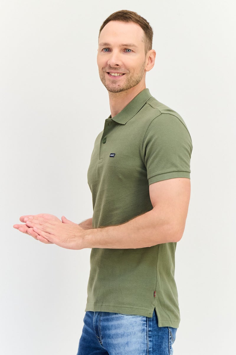 Levi's قميص بولو قصير الأكمام بتصميم عادي للرجال بشعار العلامة التجارية، زيتوني - Image 2