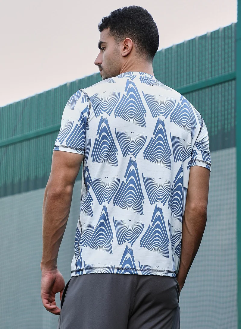 Campus Sutra Men's Cream White & Aegean Blue Fade-Imrint Activewear T-Shirt