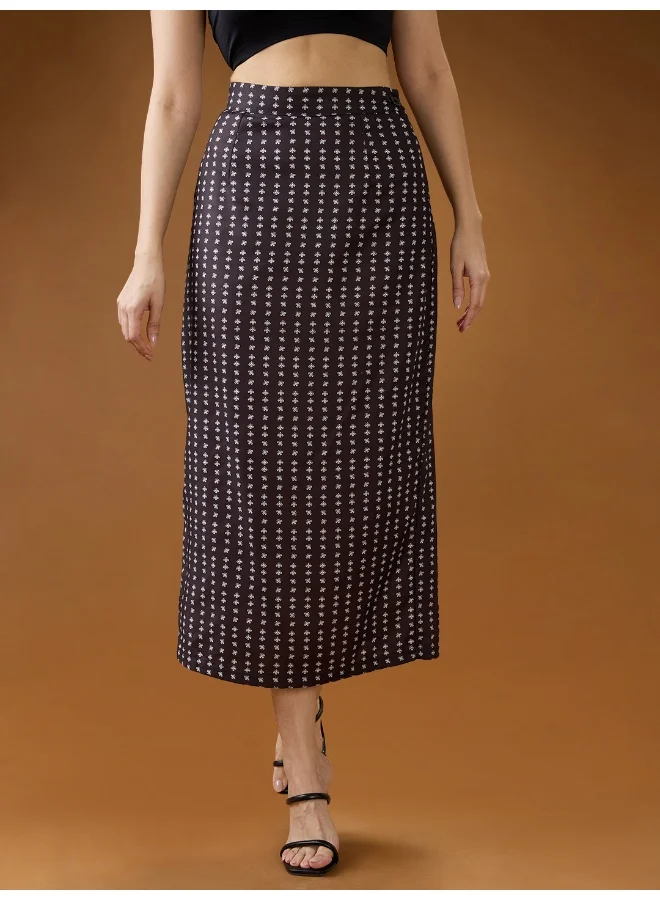 globus Globus Women Black & White Digital Parallel Print Mid-Rise Back Slit Straight Midi Skirt
