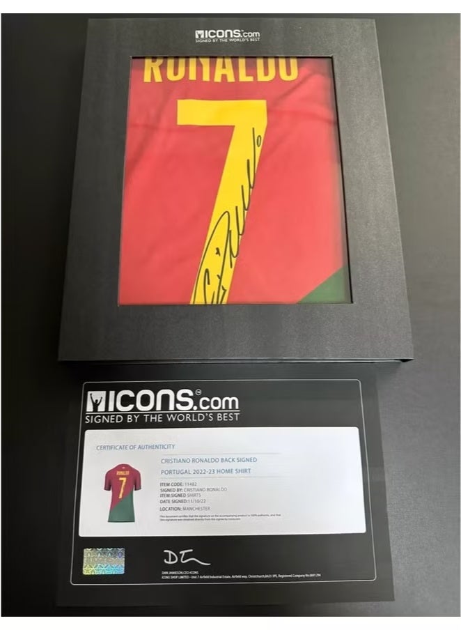 آيكونز قميص المنتخب البرتغالي بتوقيع كريستيانو رونالدو - إصدار محدود معتمد عالميًا - Image 3