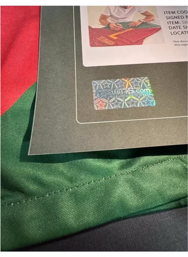 آيكونز قميص المنتخب البرتغالي بتوقيع كريستيانو رونالدو - إصدار محدود معتمد عالميًا - Image 4