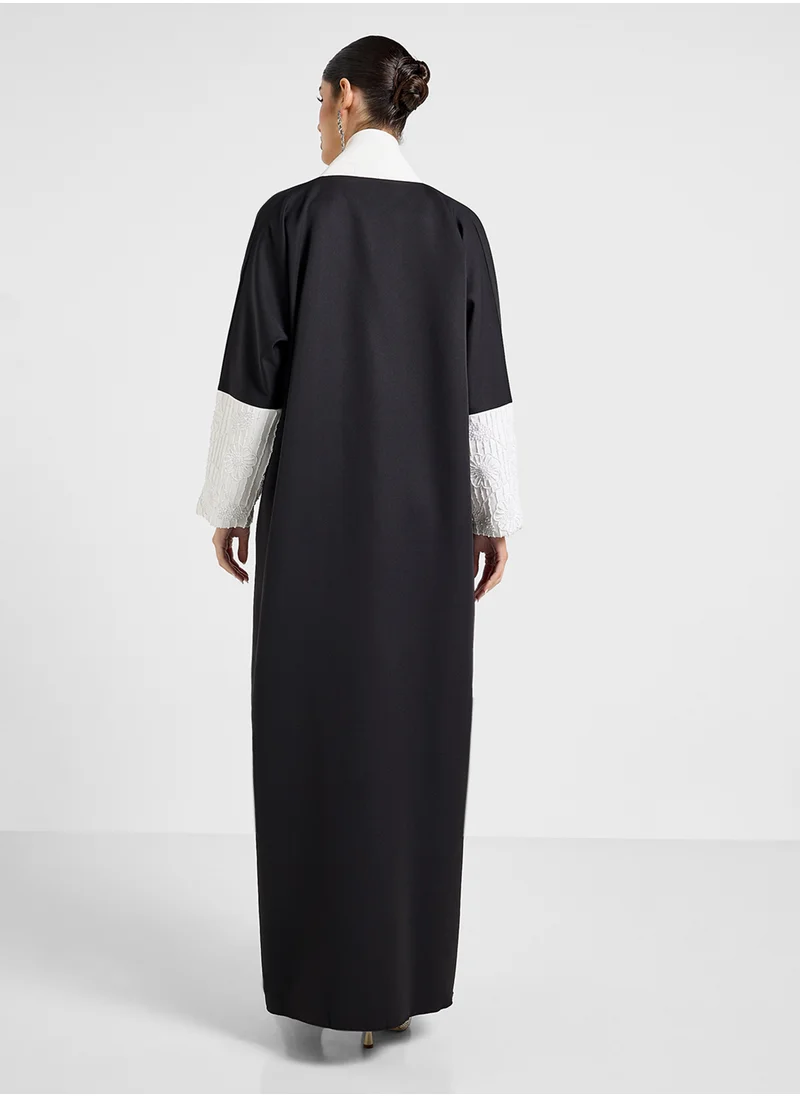 Khizana Color Block Abaya With Embellished Sleeve & Sheila