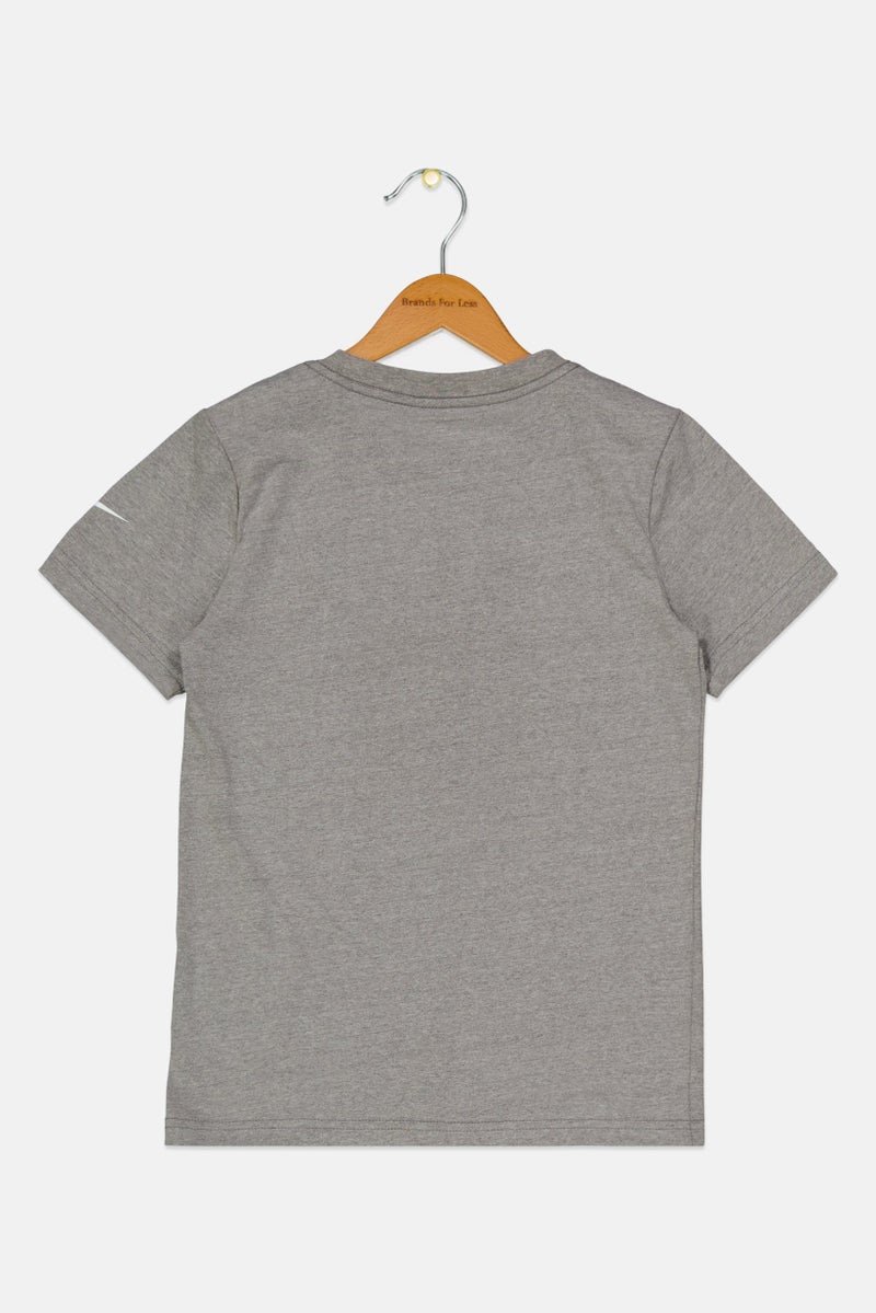 Nike تي شيرت تدريب للأطفال من 3Brand بواسطة راسل ويلسون، رمادي، ملابس رياضية للأولاد بشعار العلامة التجارية - Image 2