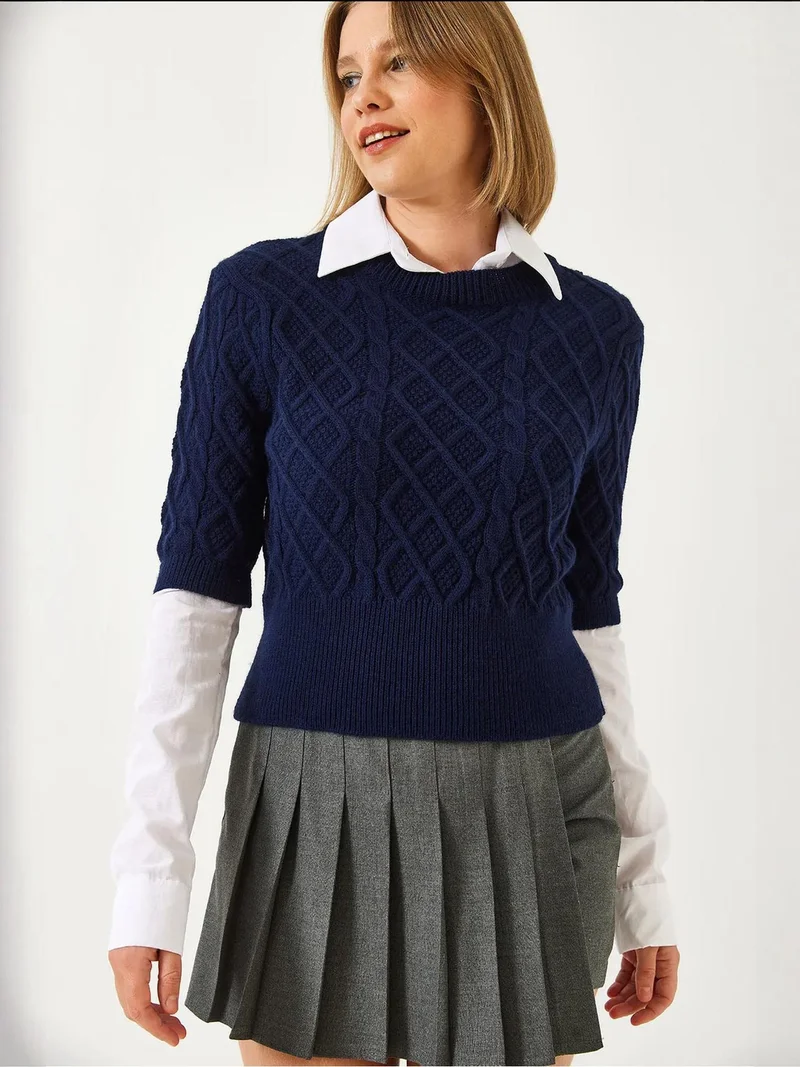 بيانكو لوتشي كنزة قصيرة محبوكة بنقوش مع ياقة قميص