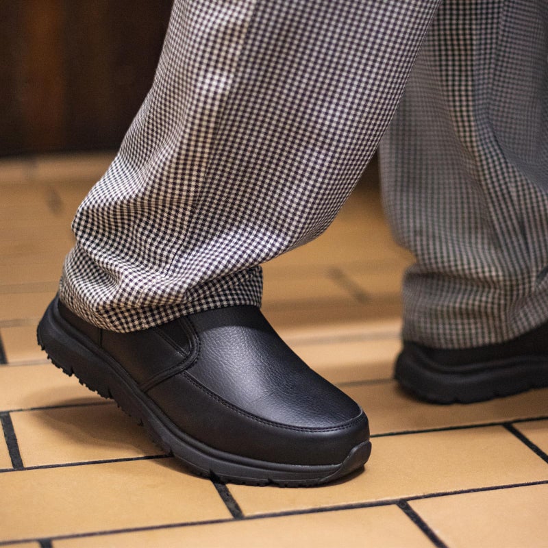 HISEA Non Slip Work Shoes for Men, Water & Oil Resistant Leather Slip on Kitchen Shoes, Comfortable Mens Slip Resistant Chef Shoes for Restaurant Food Service, Lightweight Walking Shoes, Black - Image 3
