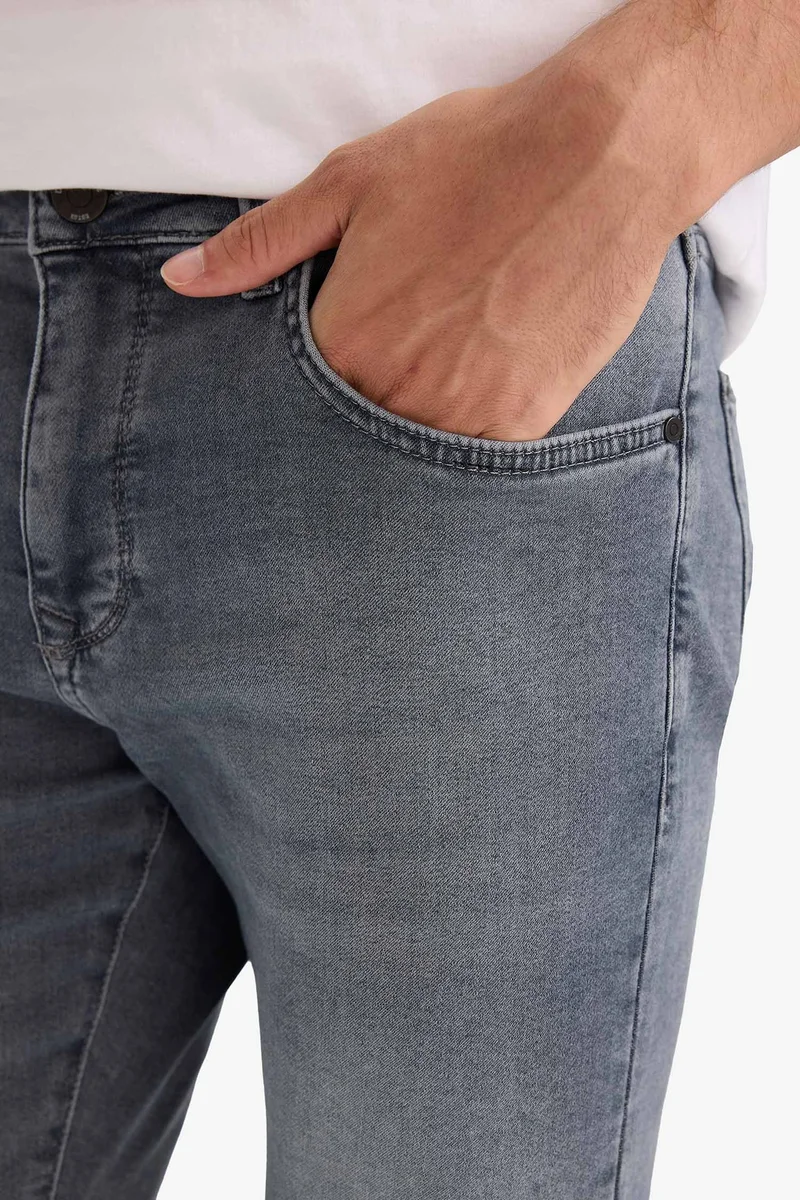 Defacto  Soft Textured Sergio Jeans for Men | Best Price UAE
