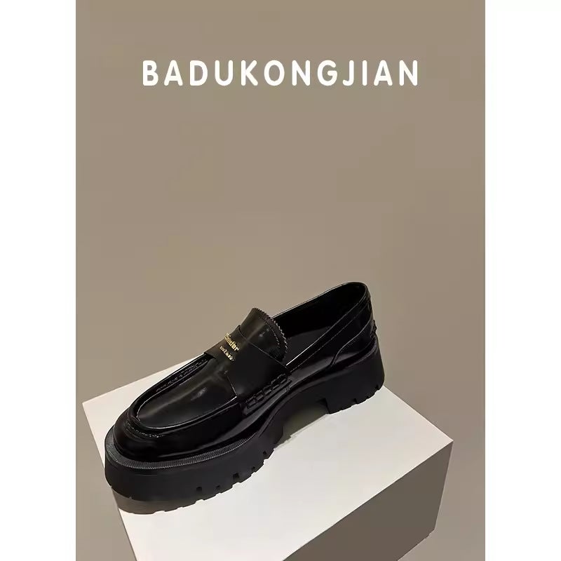 British Style Gold Letter Thick Bottom Small Leather Shoes For Women New Black Slip-On Loafers - Image 1
