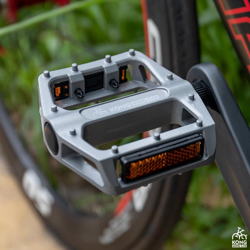 KONG MING CAR Mountain Bike Pedals 9/16 Inch - Bicycle Flat Pedals with Reflectors - Lightweight Aluminum Alloy Wide Platform Pedals for Mountain Bike, BMX, Road Bike Pedals (Sliver) - Image 2