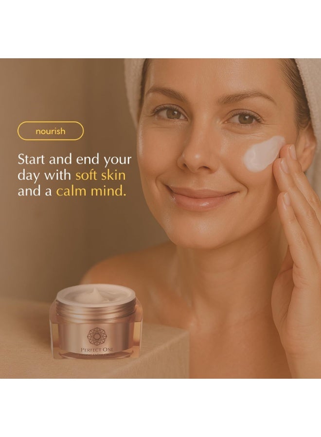 perfect one كريم الوجه المثالي المشدود مع النياسيناميد والكولاجين وحمض الهيالورونيك - كريم مضاد للشيخوخة يوميًا - 5 في 1: سيروم، مرطب، كريم للعين، برايمر، وقناع لجميع أنواع البشرة - 1.76 أونصة - Image 2