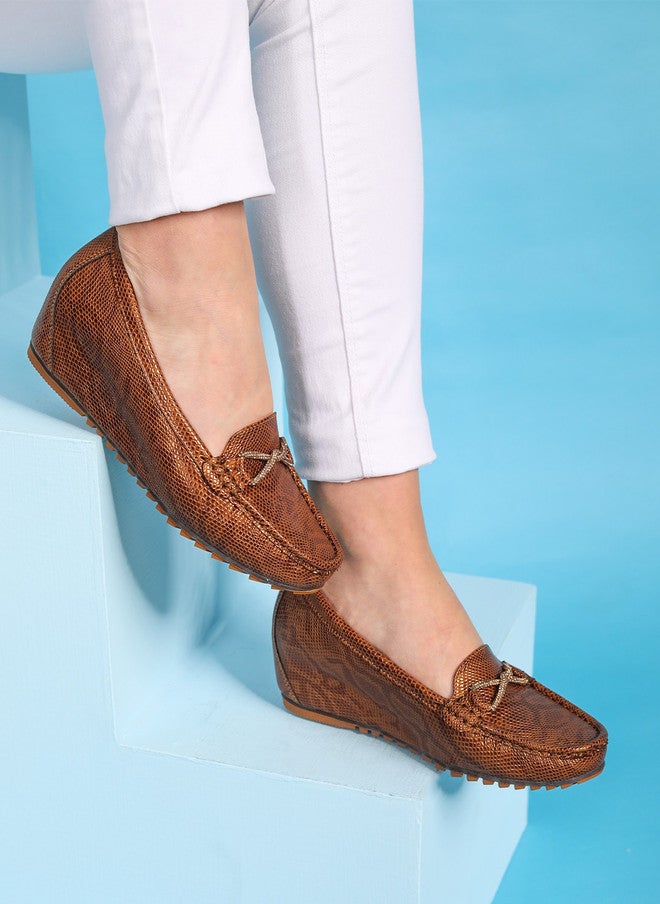 She Zone أحذية ويدج بتفاصيل قوس منقوشة للنساء - Image 1