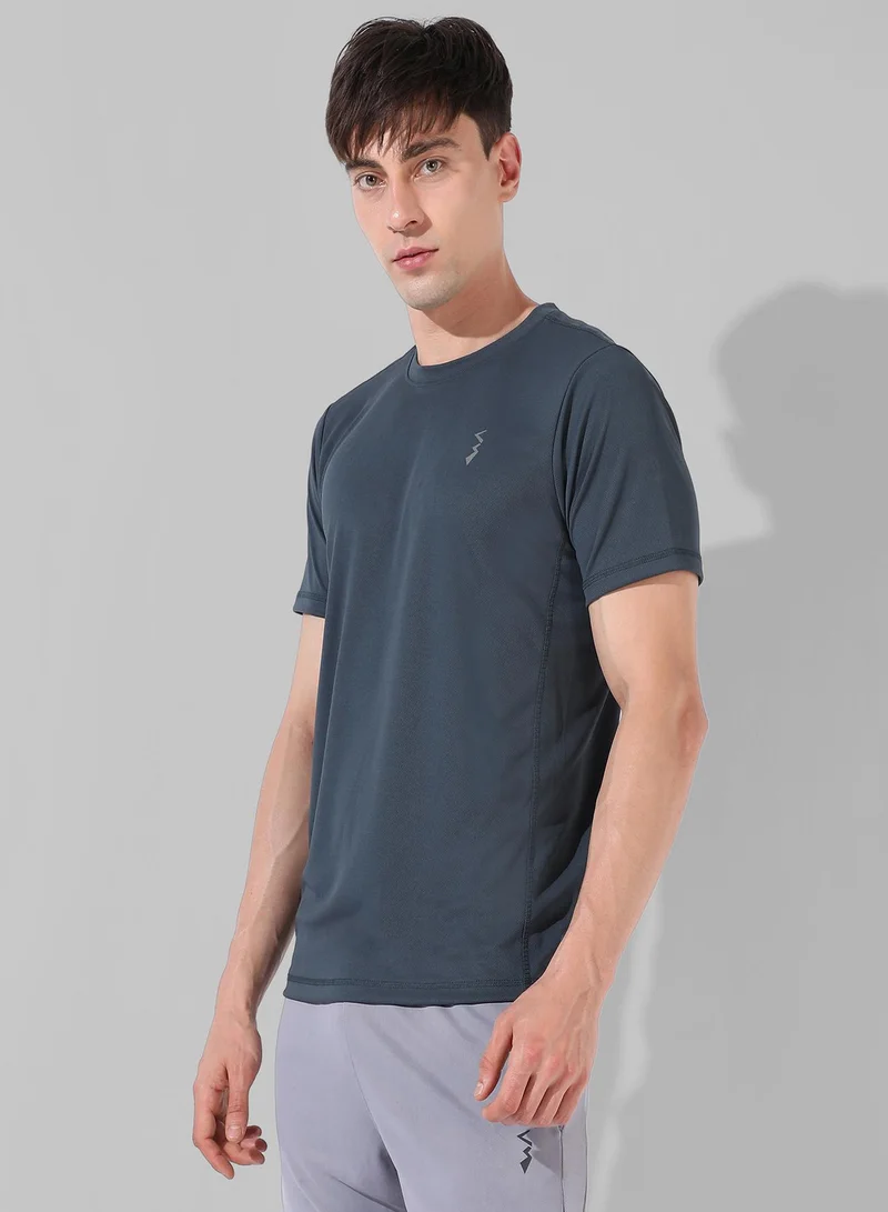Campus Sutra Men's Solid Charcoal Grey Regular Fit Activewear T-Shirt