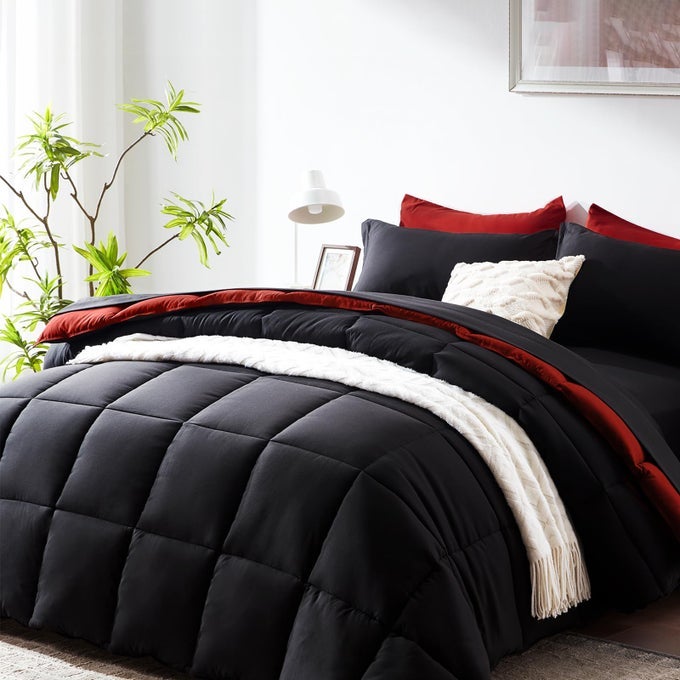 QUEEN COMFORTER SET 7 PCS BLACK AND RED BED IN A BAG ALL SEASON LIGHTWEIGHT SOFT REVERSIBLE BEDDING SETS 1 COMFORTER 1 FLAT SHEET 1 FITTED SHEET 2 PILLOW SHAMS 2 PILLOWCASES