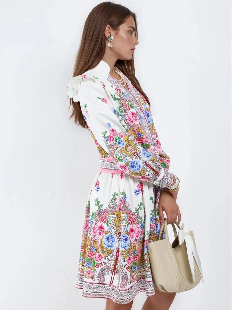 جينيفر Frilly Paisley V-Neck Mini Skater Dress