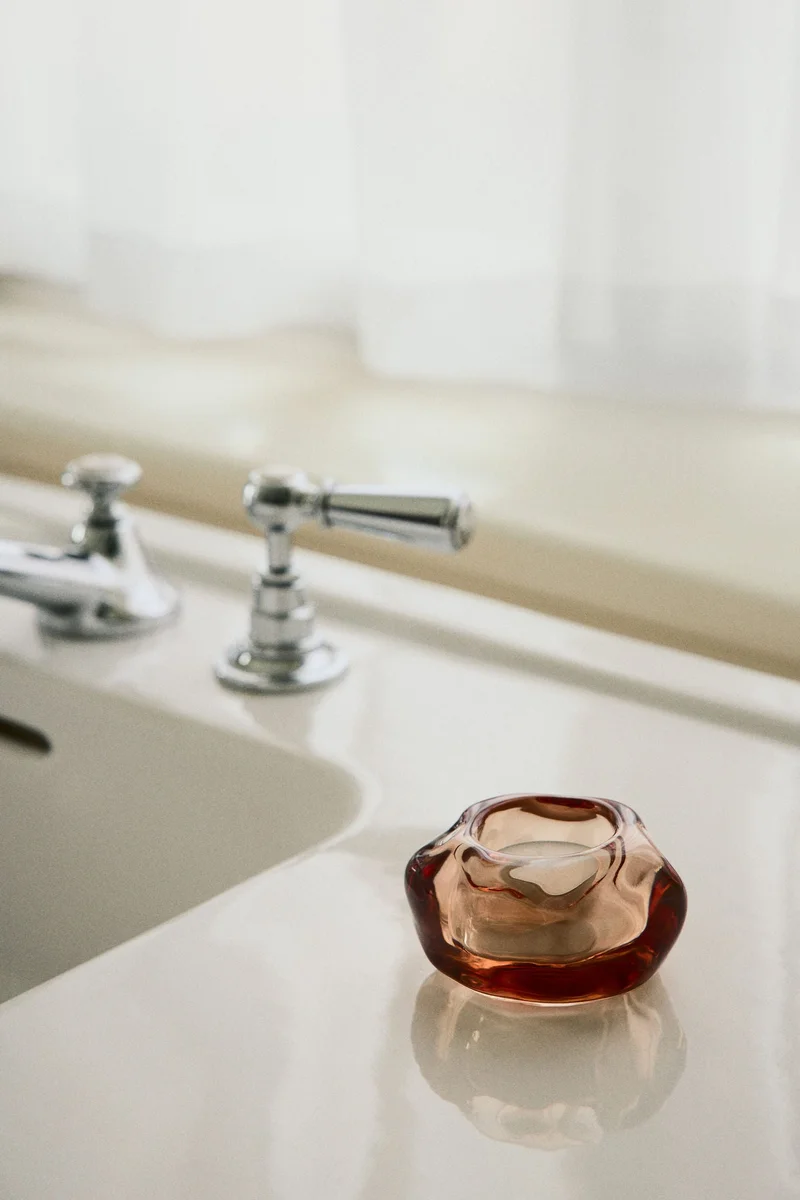 اتش اند ام حامل شموع صغيرة من الزجاج