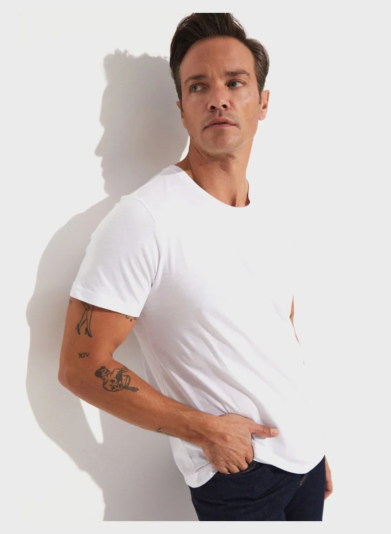 JUNE Essential Crew Neck  Regular Fit  T-Shirt