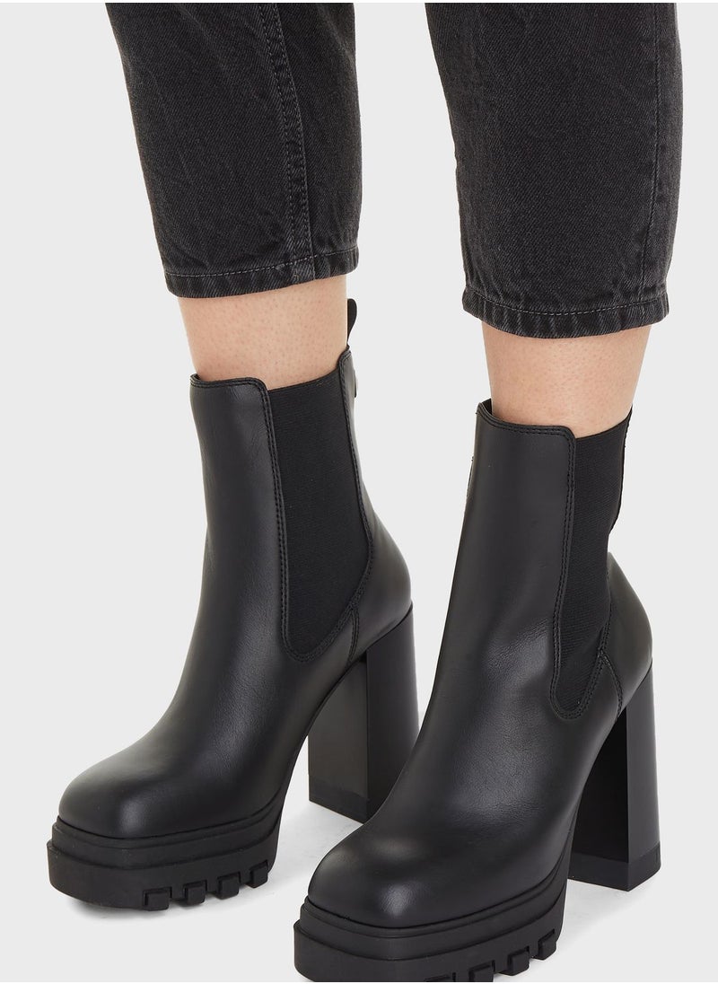 TOMMY JEANS - Block Heel Chelsea Boots - Image 1