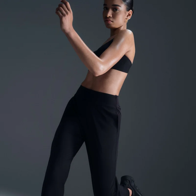 Nike Women's Dri-FIT Bliss Mid-Rise 7/8 Joggers