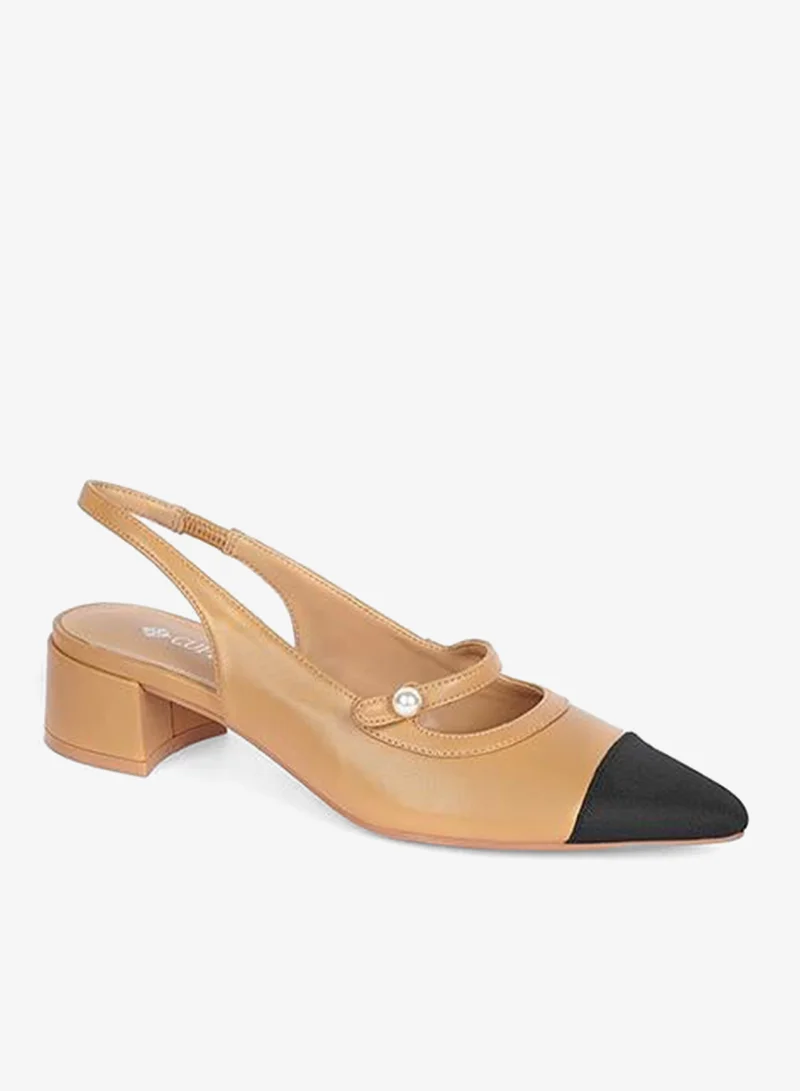 كابلي حذاء كعب خلفي أنيق بحزام لؤلؤي ومقدمة بلون متباين