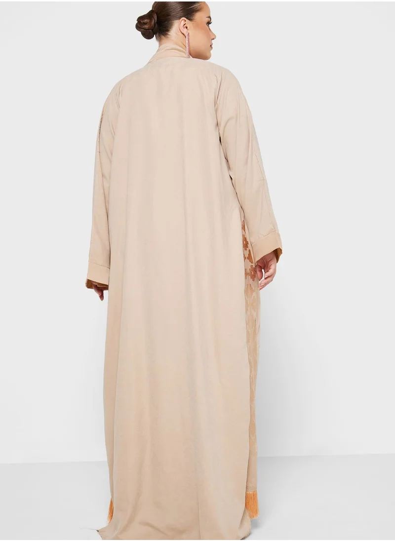 Hayas Closet Curve Embroidered Contrast Detail Abaya