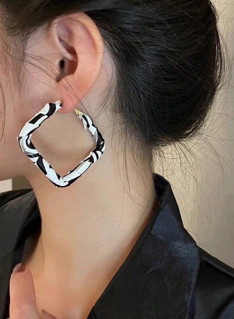 إيكوال حلق اذن نسائي دائري بتصميم ترندي وأنيق وعالي الجودة - Image 1