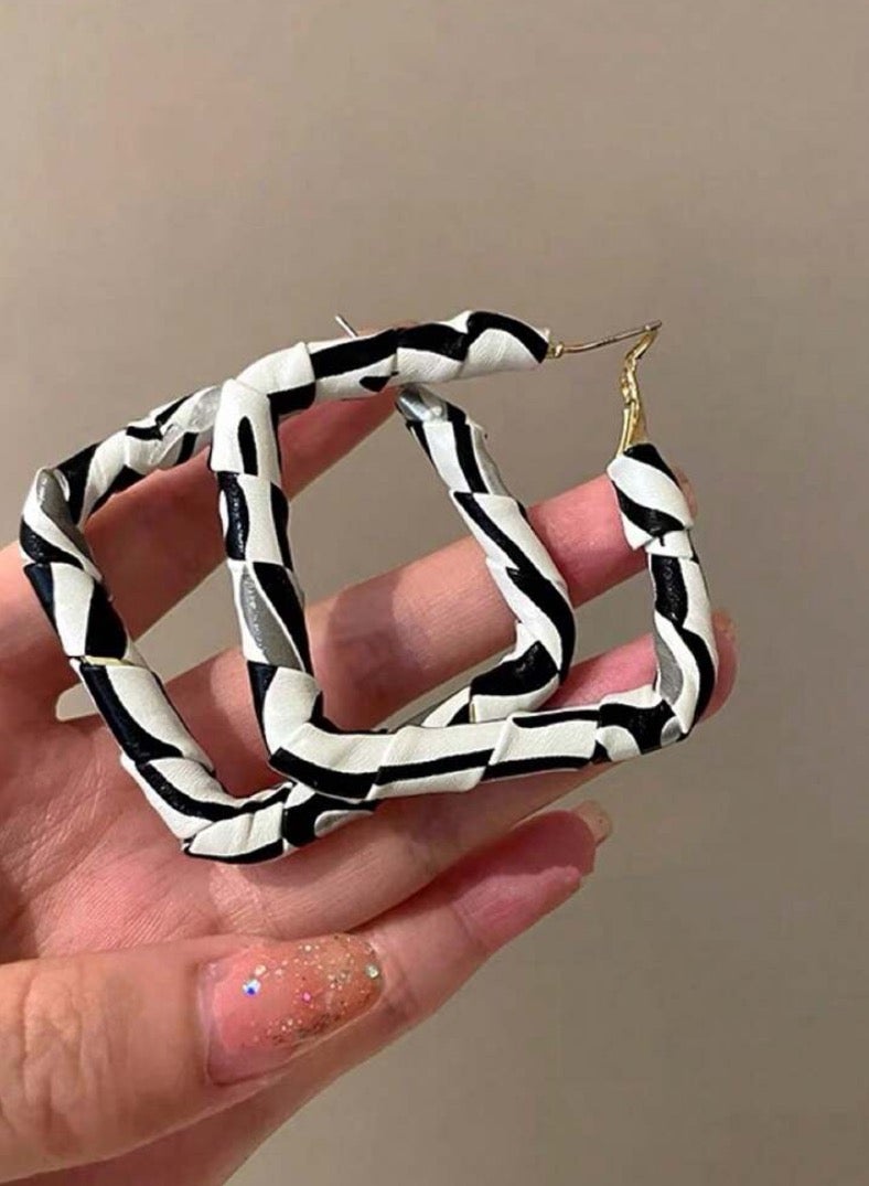 إيكوال حلق اذن نسائي دائري بتصميم ترندي وأنيق وعالي الجودة - Image 2