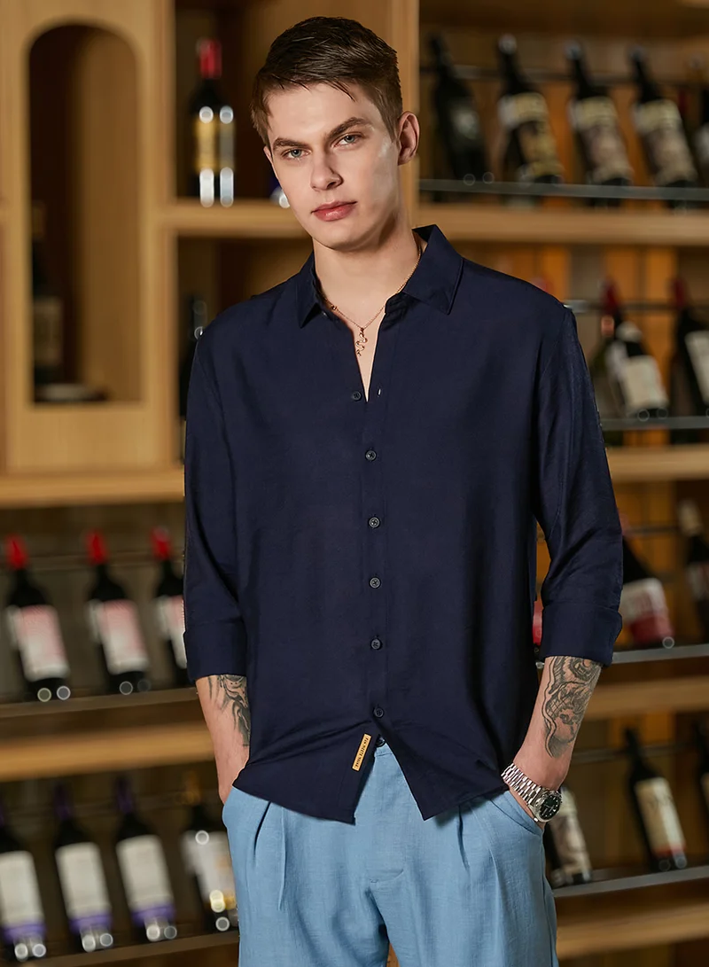 كامبوس سوترا Men's Navy Blue Breezy Wrinked Shirt For Casual Wear | Spread Collar | Long Cuffed Sleeves | Button Closure | Shirt Crafted With Comfort Fit For Everyday Wear