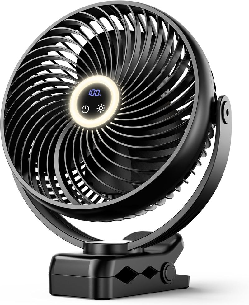 Koonie مروحة قابلة للتثبيت محمولة من Koonie بسعة 10000 مللي أمبير مع مصباح LED وكلاب، مروحة مكتب تعمل بالبطارية مقاس 8 بوصات، مروحة تخييم هادئة مع شاشة LED رقمية، دوران 360 درجة و3 سرعات للسفر والخيمة وصالة الألعاب الرياضية وجهاز المشي - Image 1