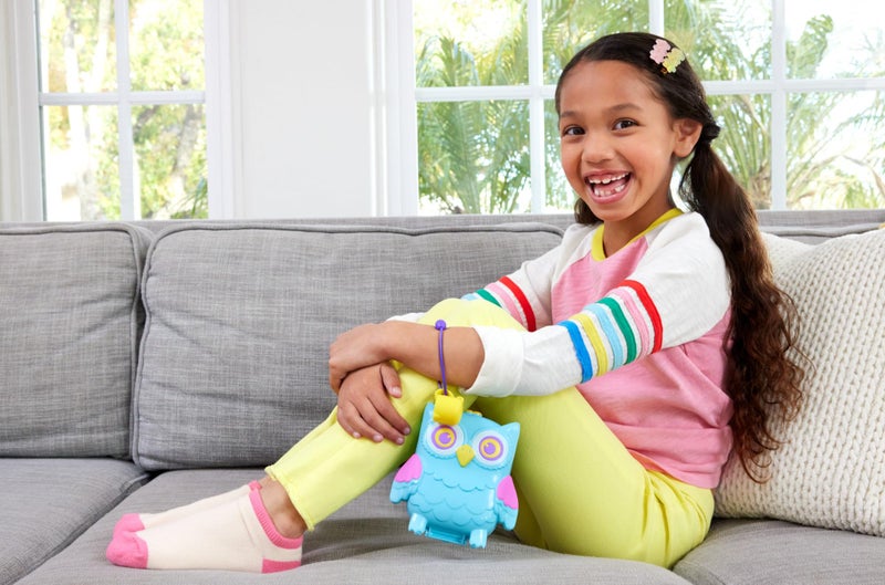 Polly Pocket  Dolls and Playset, Animal Toys, Pajama Party Snowy Sleepover Owl Compact Playset with Water Play and 2 Color-Change Pieces, HKV37 - Image 2