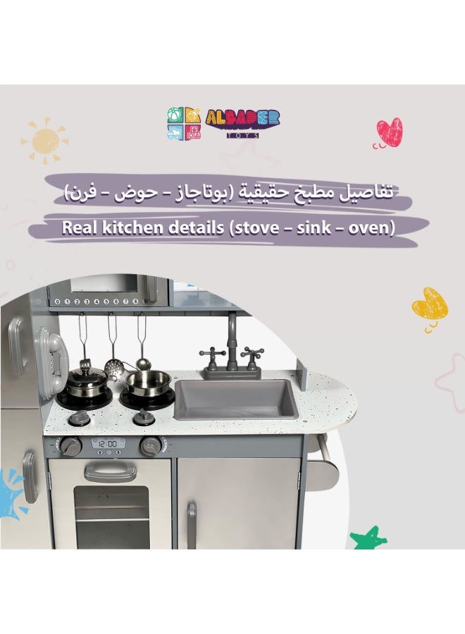 البدر مطبخ خشبي كبير للأطفال مع إضاءة بالمقابض وإكسسوارات طبخ معدنية , مطبخ لعب تعليمي بتصميم واقعي يشمل فرن وثلاجة وميكروويف وحوض وخزائن، هيكل متين ومساحات تخزين لتنمية الإبداع والمهارات - Image 5