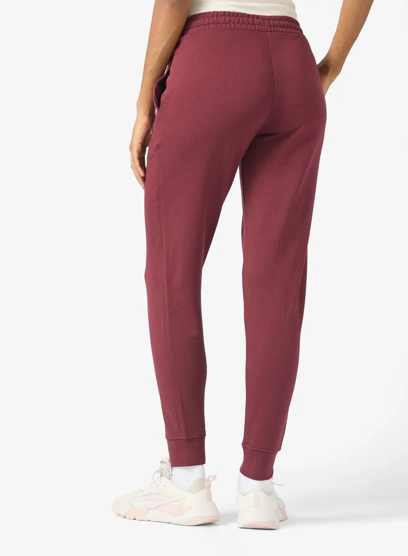 بوما بنطلون رياضي بشعار أساسي راقٍ