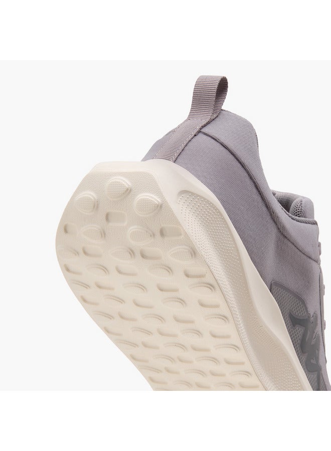 أحذية رياضية رجالية بتفاصيل شعار وإغلاق برباط