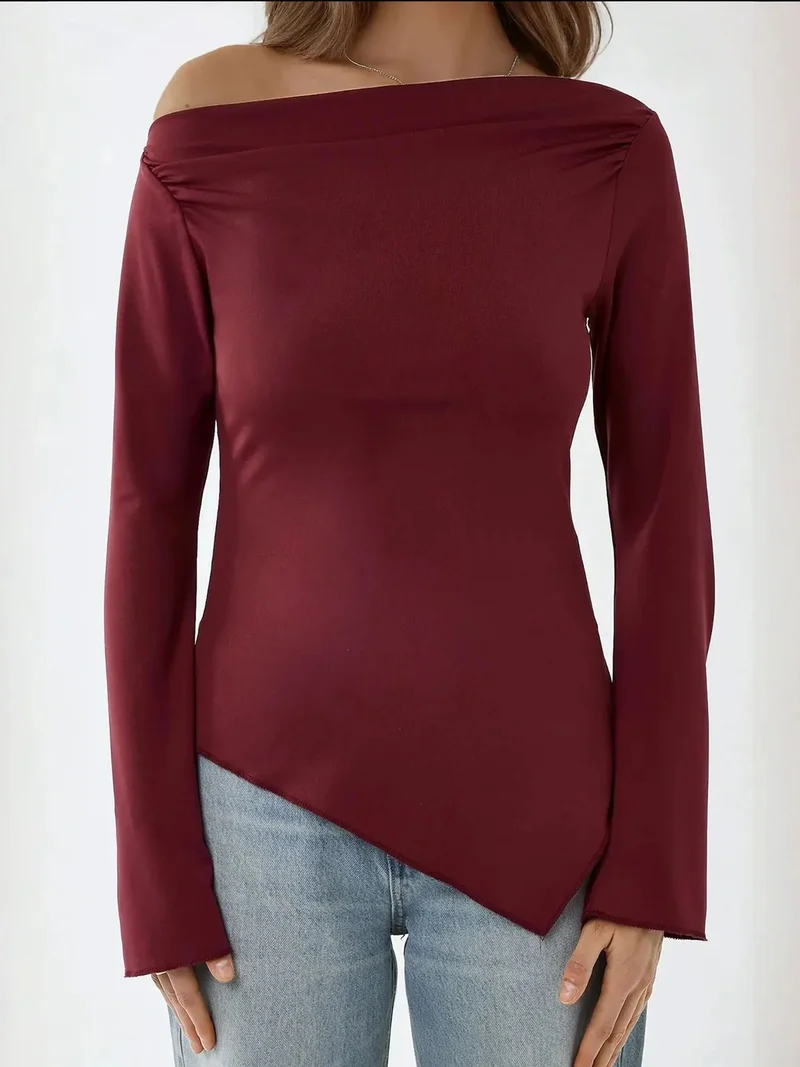 زوبعة بلوزة مضلعة غير متماثلة بفتحة