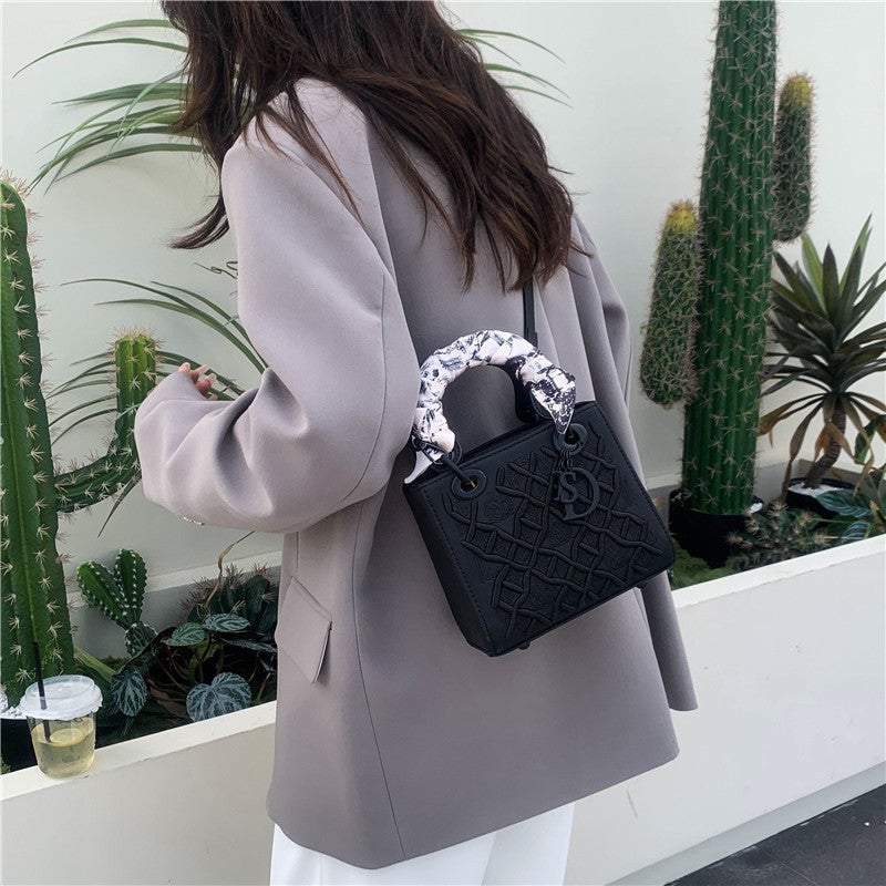 Beibei Shangpin Fashion Heavy Industry Embroidered Silk Scarf Daffy Bag Portable Single Shoulder Crossbody Trendy Women'S Bag - Image 3