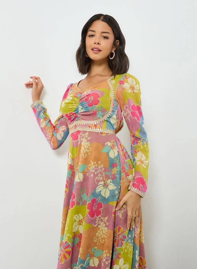 ستايلي فستان طويل بزهور وياقة على شكل قلب