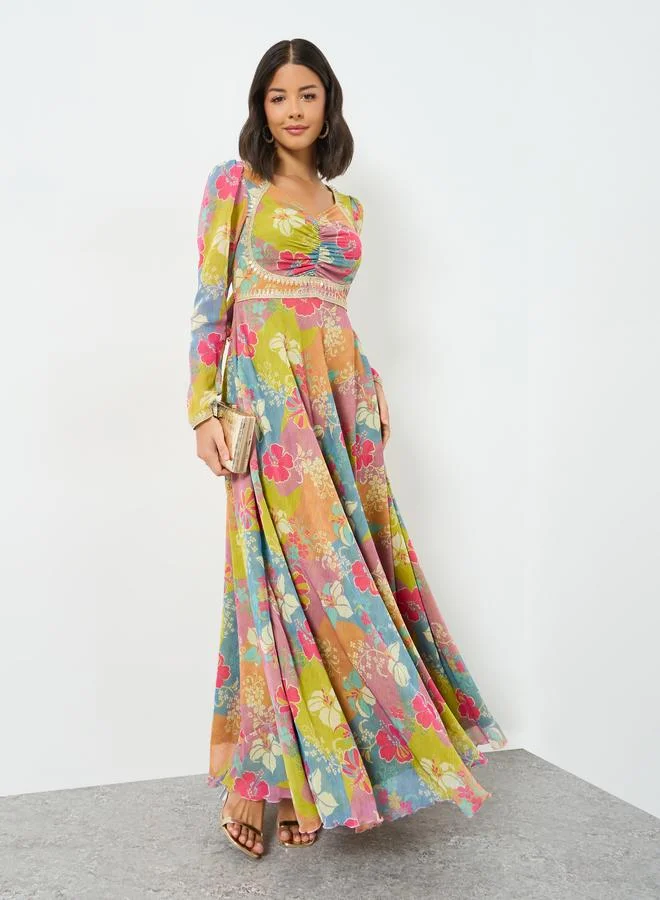 ستايلي فستان طويل بزهور وياقة على شكل قلب