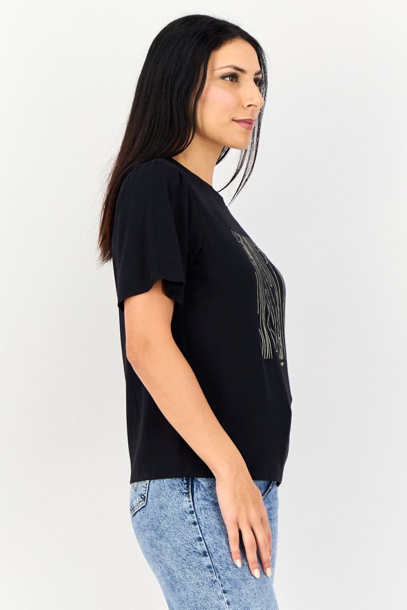 Levi's تي شيرت نسائي بأكمام قصيرة وطباعة جرافيك، أسود - Image 4