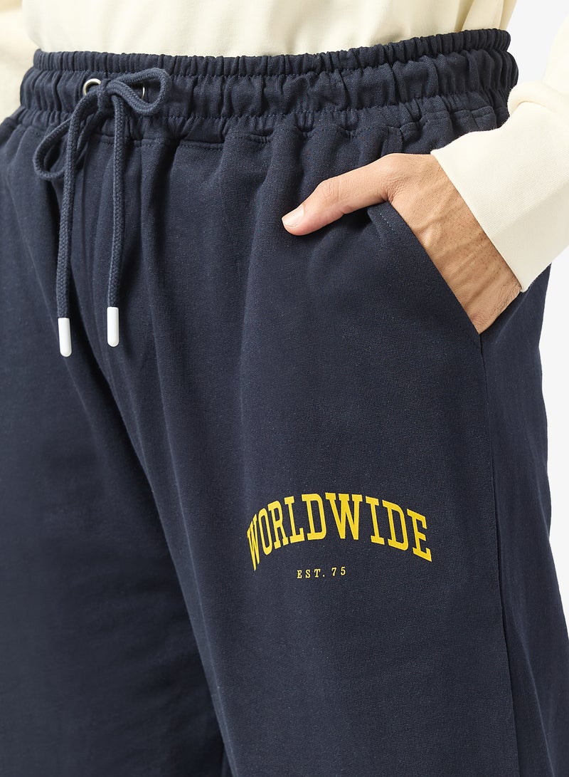 سفنتي فايف بنطلون رياضي فضفاض بطبعة نصية - Image 4