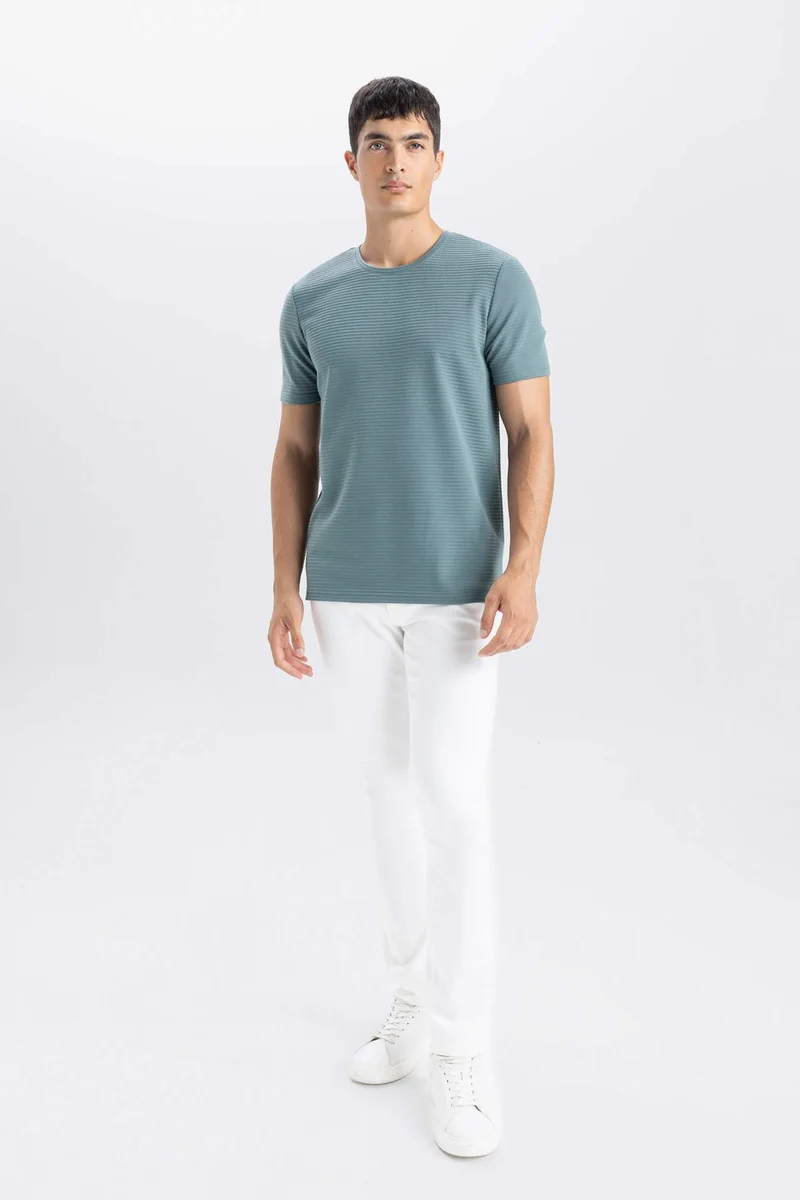 ديفاكتو Slim Fit Crew Neck Basic Short Sleeve T-Shirt