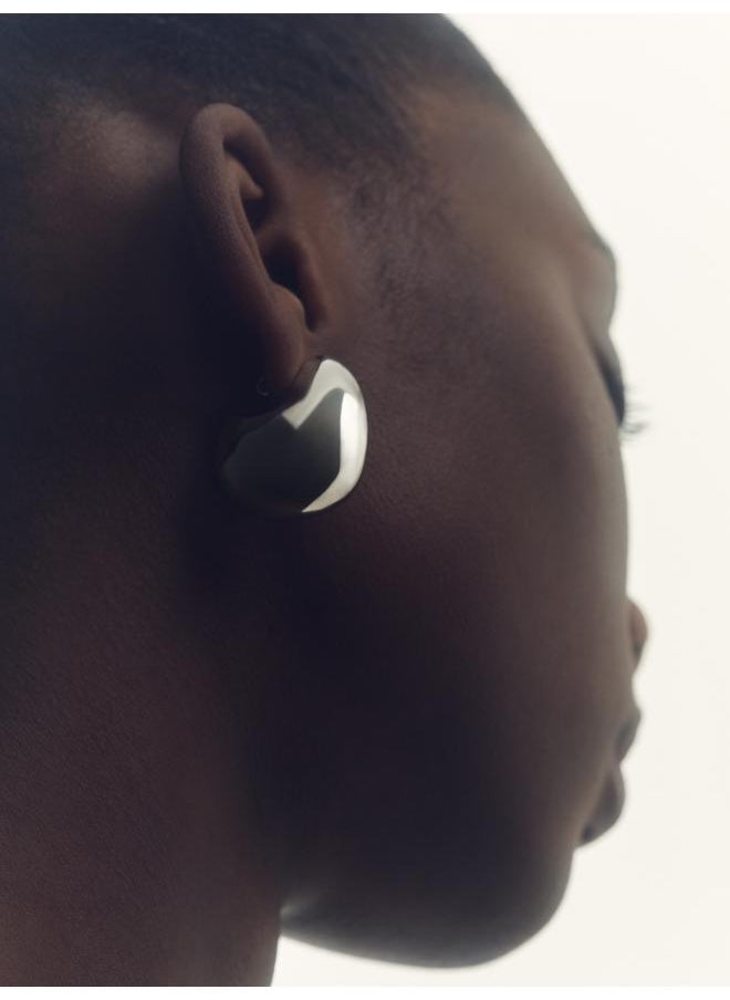 REISS Calla: Curve Scoop Earrings  - Image 5