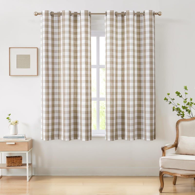 Amzdecor ستائر Amzdecor بنقشة مربعات بنمط بافالو مع حلقات معدنية، طولها 63 بوصة، ستائر ريفية شبه شفافة بنقشة مربعات لغرفة المعيشة أو غرفة النوم، قطعتان (40 بوصة × 63 بوصة)، كتان وأبيض) - Image 1